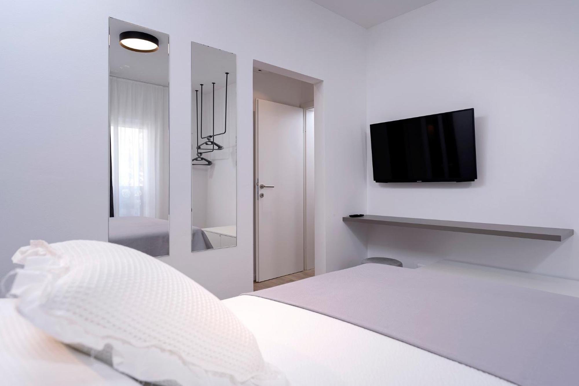 Modern, 2 Bedroom Apartment Hvar Town Esterno foto